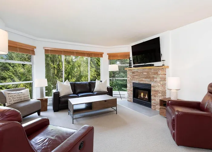 Woodrun Lodge 417 | Ski-In Ski-Out, Pool, Hot Tub, Free Parking
