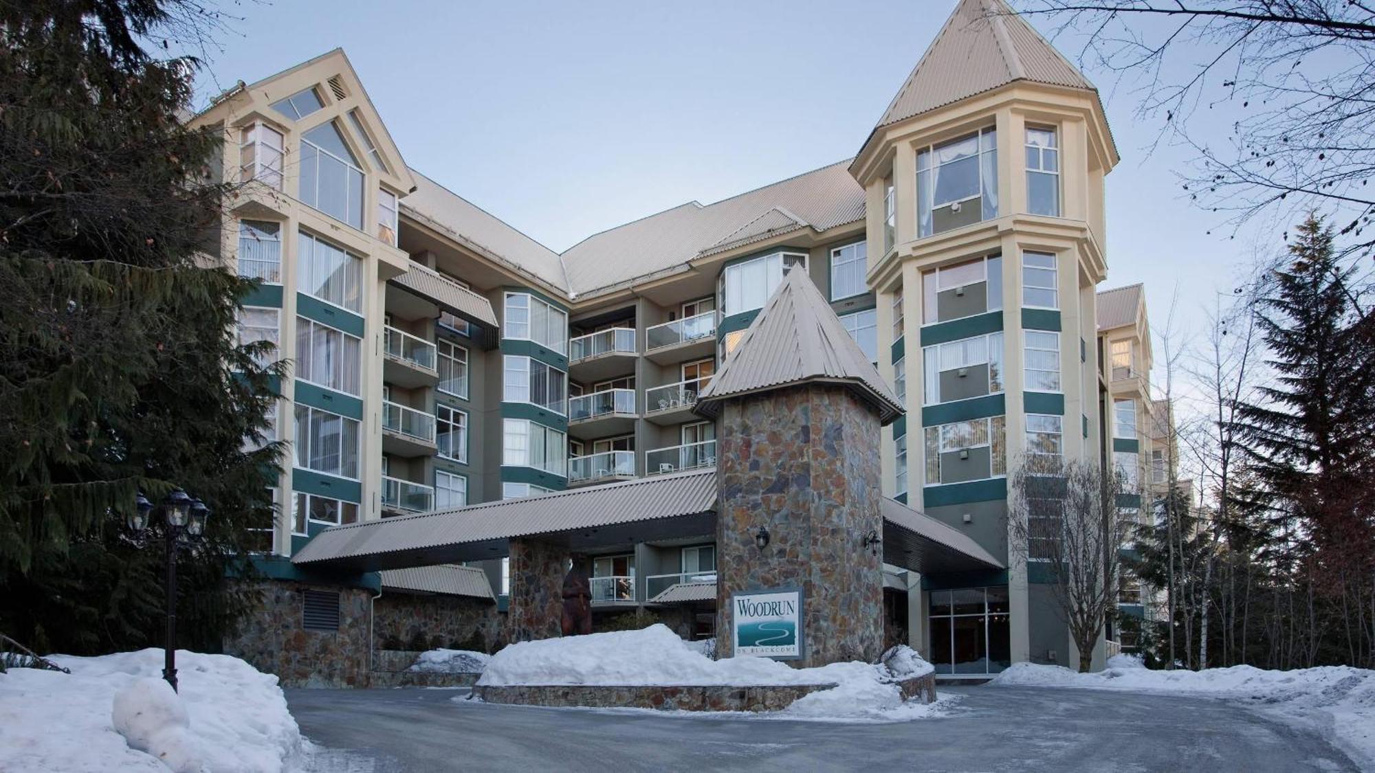 Woodrun 417 | Ski-in Ski-out, Pool, Hot Tub, Free Parking Whistler