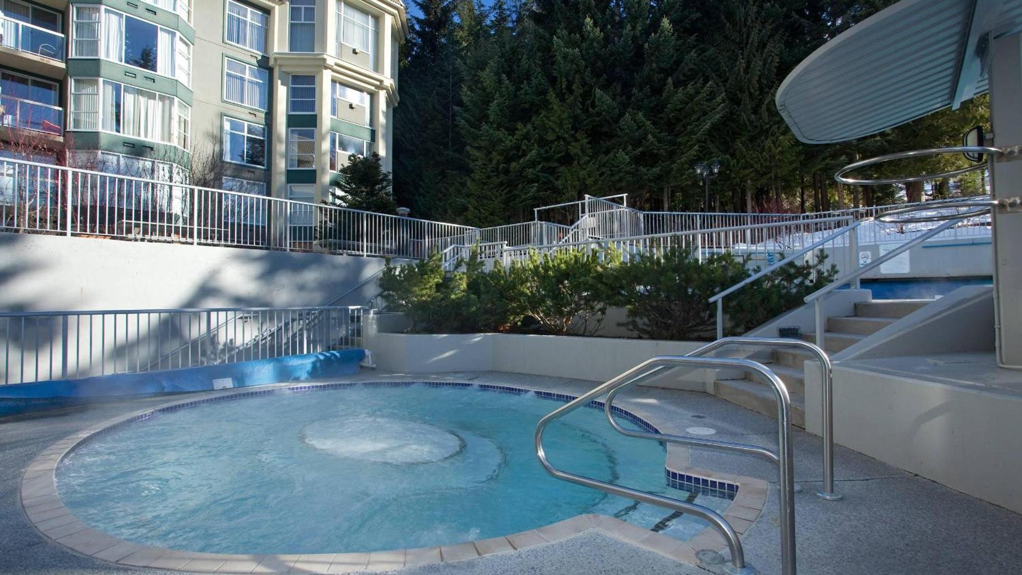 Woodrun 417 | Ski-in Ski-out, Pool, Hot Tub, Free Parking Whistler