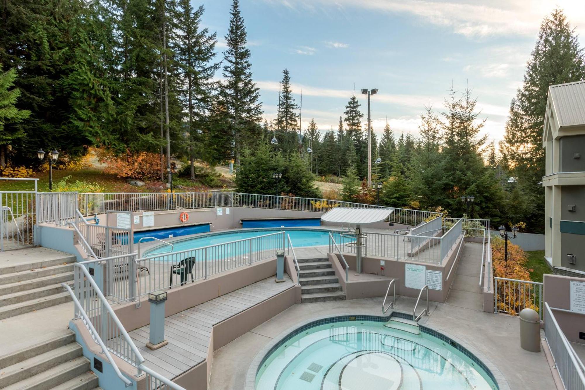 Woodrun 417 | Ski-in Ski-out, Pool, Hot Tub, Free Parking * Whistler
