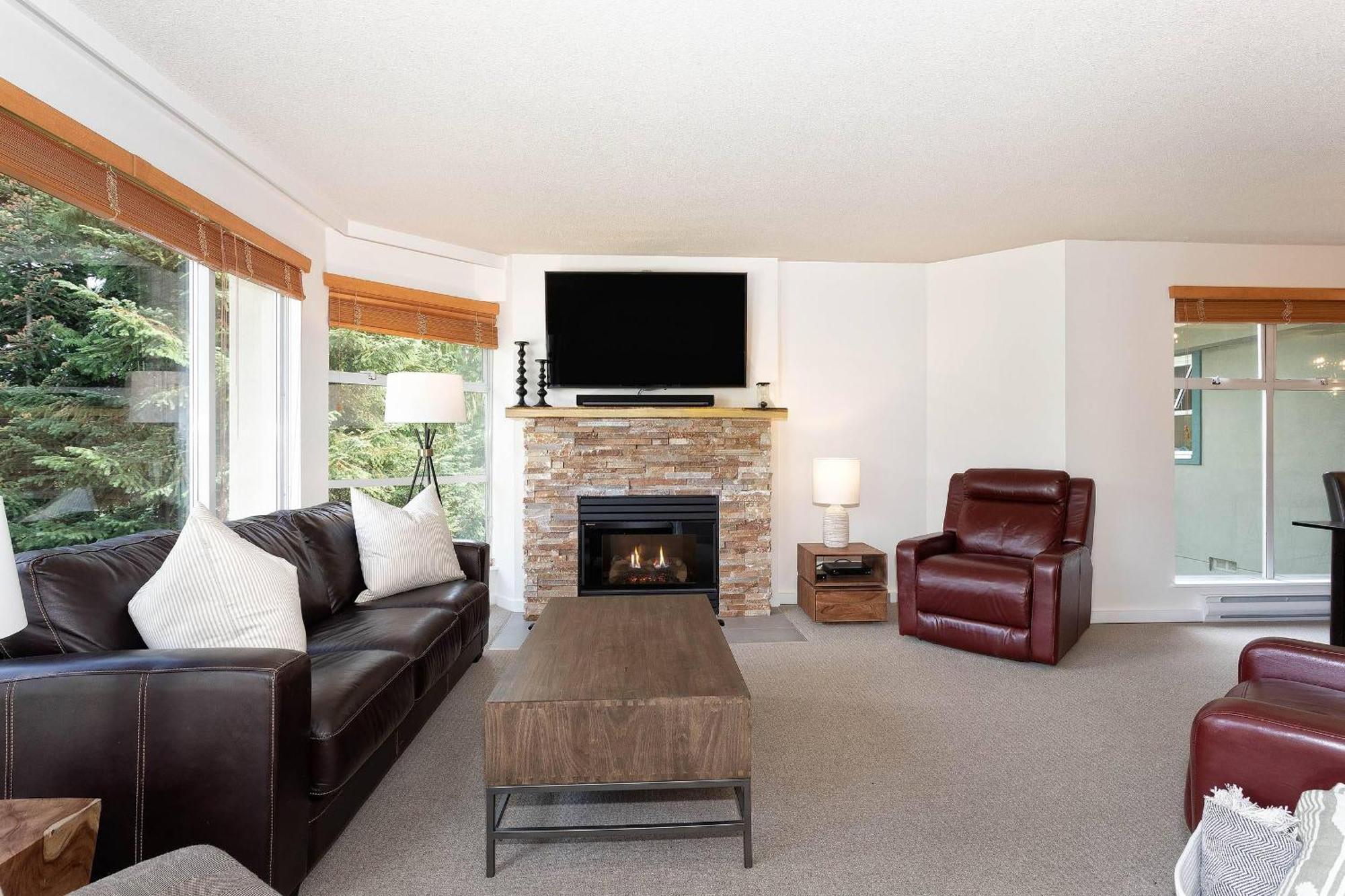 Woodrun 417 | Ski-in Ski-out, Pool, Hot Tub, Free Parking * Whistler